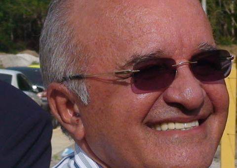 José Melo admite que negocia desfiliação do PMDB